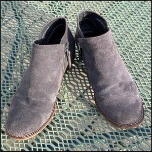 Dolce Vita, Womens 8 1/2, Gray, Suede Leather Booties. Great Condition. TC